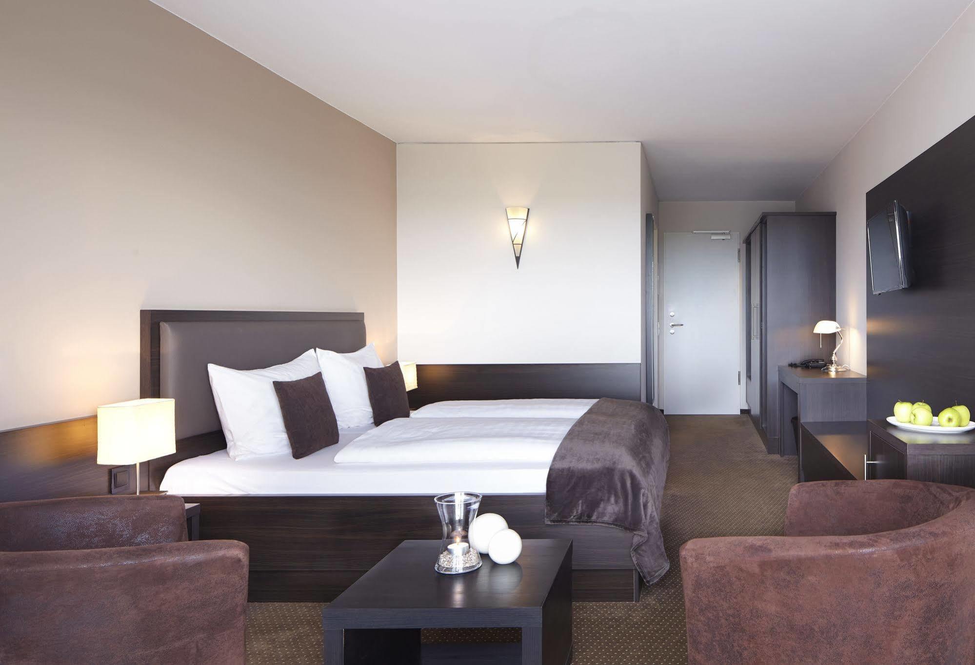 Nordica Hotel Friesenhof Бюзум Экстерьер фото